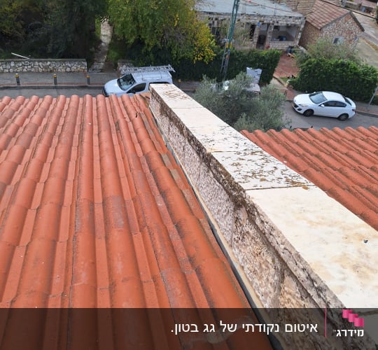 גג רעפים עם איטום סביב ארובה